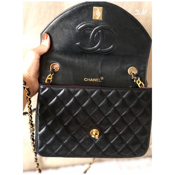 TRADED Authentic Vintage Chanel Bag - Picture 4 of 7